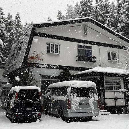 Sneaky Peaks Hotel Hakuba Buitenkant foto