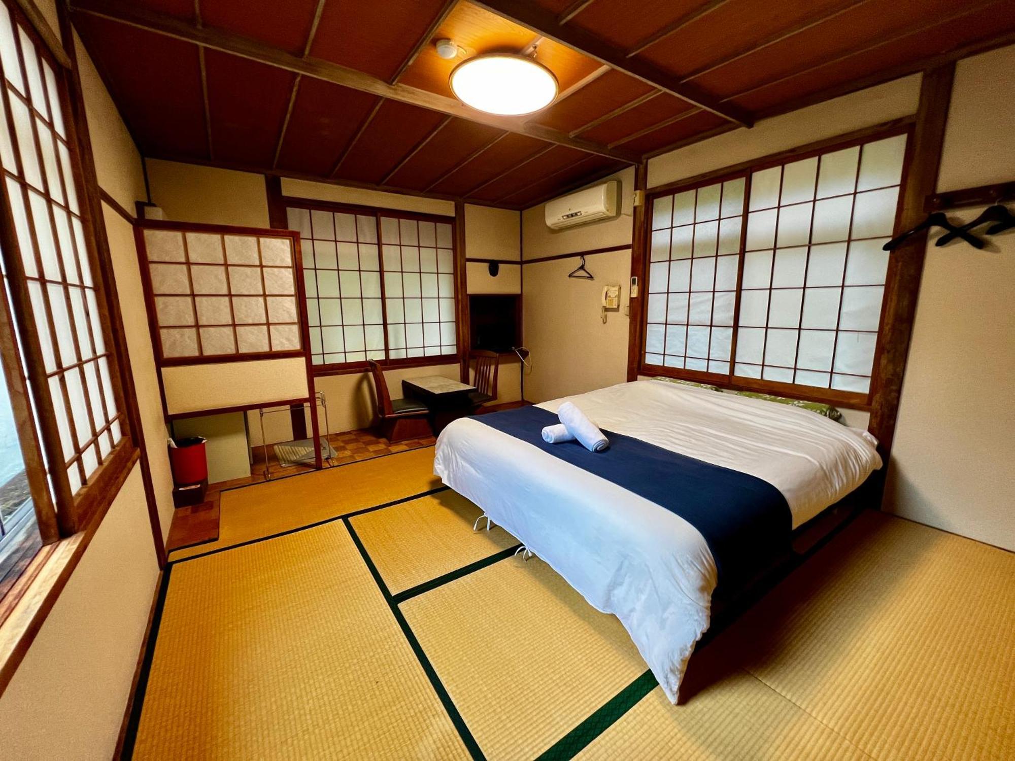 Sneaky Peaks Hotel Hakuba Buitenkant foto